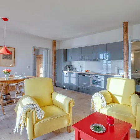 Apartment 2 Bedroom Gorgeous In